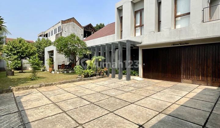 Rumah 2 Lantai Bagus Unfurnished di Kebayoran Lama, Jakarta  1