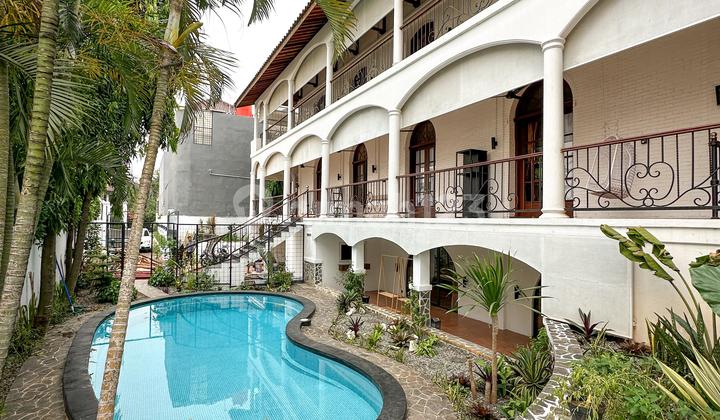 Rumah Mediterranian Furnished SHM di Cilandak