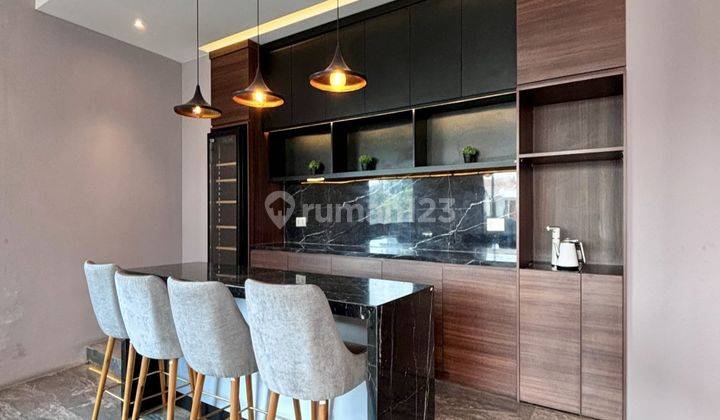 Modern Design Kantor di Pasar Minggu 1200 m² Semi Furnished SHM 2