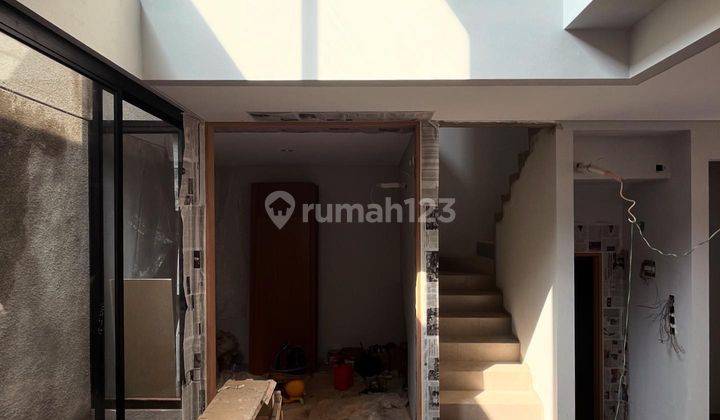  Rumah 3 Lantai Baru SHM - Sertifikat Hak Milik di Veteran 2