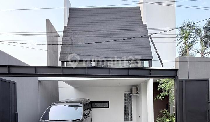 Modern Designed House, 2 Floors, Freehold Title, in Cilandak Modern Designed House, 2 Floors, Freehold Title, in Cilandak