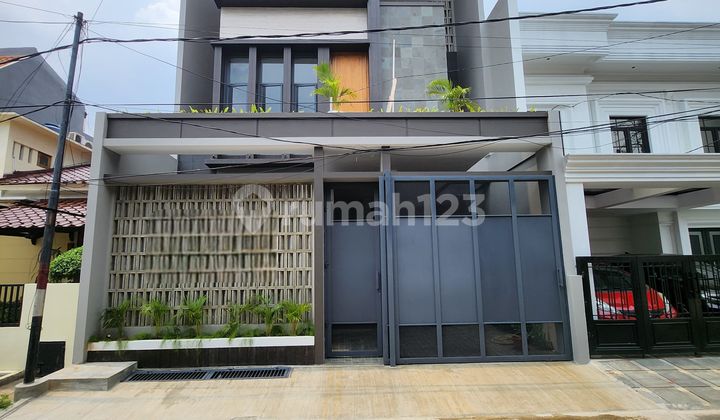 Rumah 3 Lantai Baru Unfurnished SHM di Pondok Indah, Jakarta Selatan