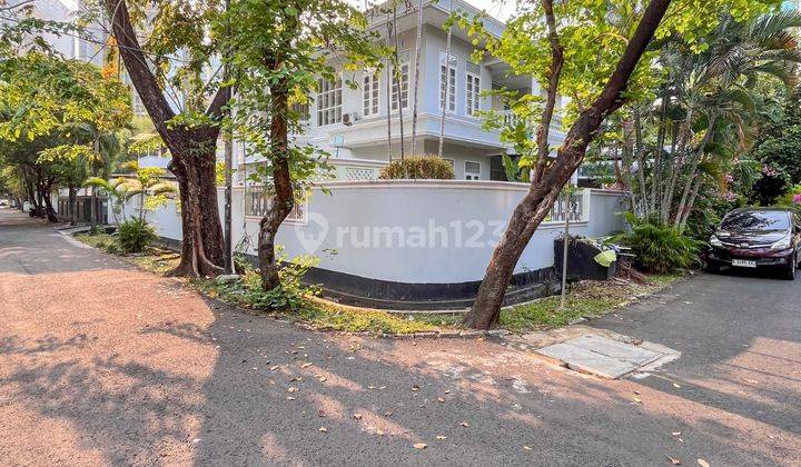 Rumah 2 Lantai Bagus Semi Furnished SHM di Kuningan, Jakarta Selatan 2