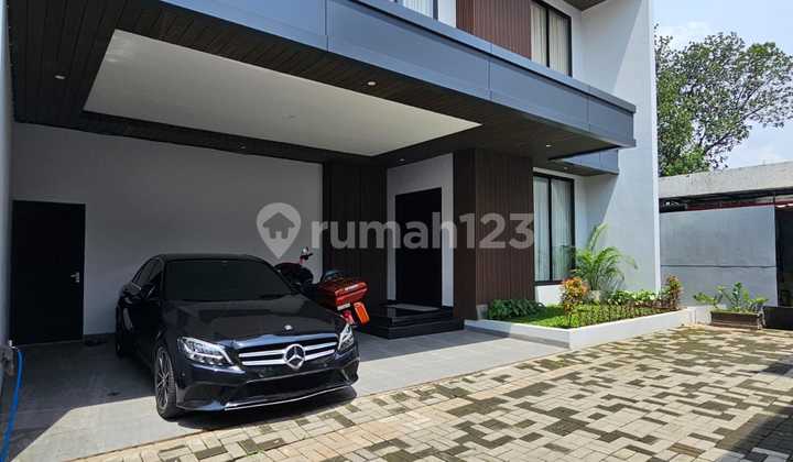 Brand New Full Furnished dengan Rooftop 200 Meter ke MRT Haji Nawi. Brand New Full Furnished dengan Rooftop 200 Meter ke MRT Haji Nawi.