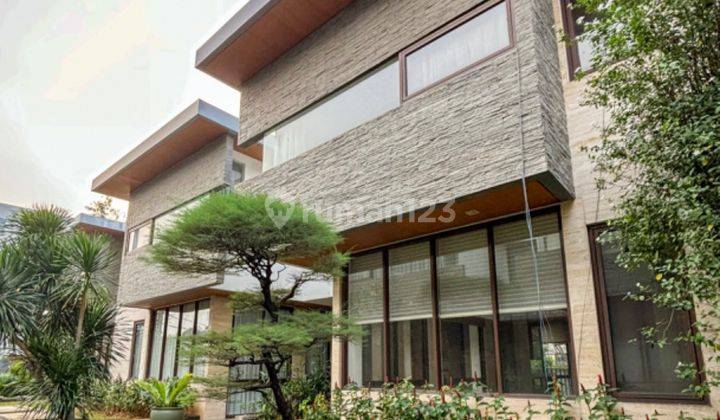 Rumah 3 Lantai Bagus Semi Furnished SHM di Kemang, Jakarta Selatan 1