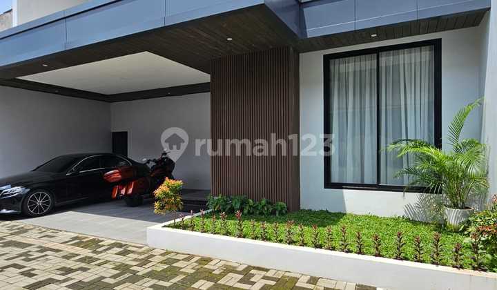 Brand New Full Furnished dengan Rooftop 200 Meter ke MRT Haji Nawi. 2