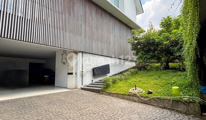 KEBAYORAN BARU - [FOR SALE]: BANGUNAN 2 LANTAI, COCOK UNTUK HUNIAN, GALERY ATAU KLINIK KECANTIKAN.