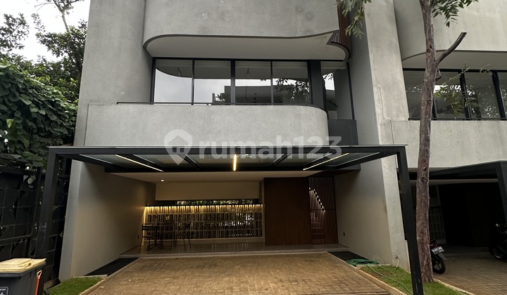 Rumah Baru Dalam Townhouse dengan Fasilitas Danau