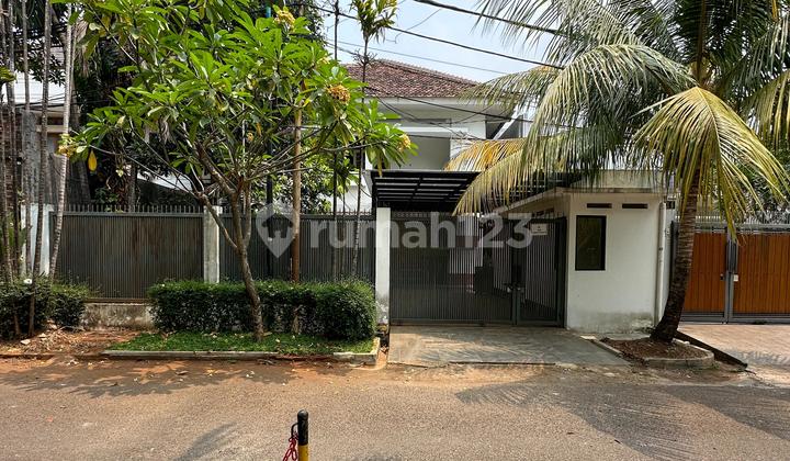 Rumah Selong Taman Senjaya 2 Lantai Bagus SHM di Kebayoran Baru, Jakarta Selatan