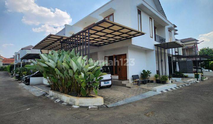 Rumah 2 Lantai Bagus SHM di Veteran, Jakarta Selatan 1