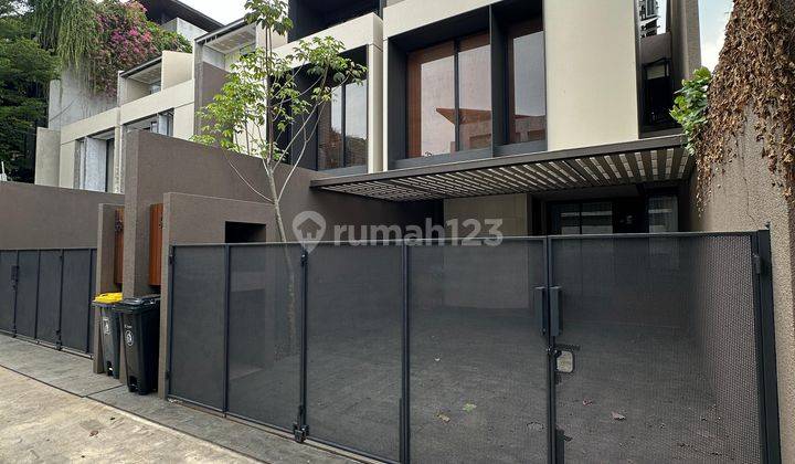 Rumah Brand New 3 Lantai Bagus Unfurnished SHM di Kemang, Jakarta Selatan