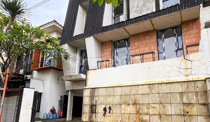 Rumah Dan Kost, Cocok Untuk Hunian Dan Investasi. di Pejaten
