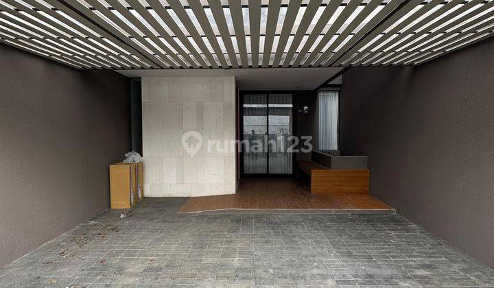 Rumah Brand New 3 Lantai Bagus Unfurnished SHM di Kemang, Jakarta Selatan 2