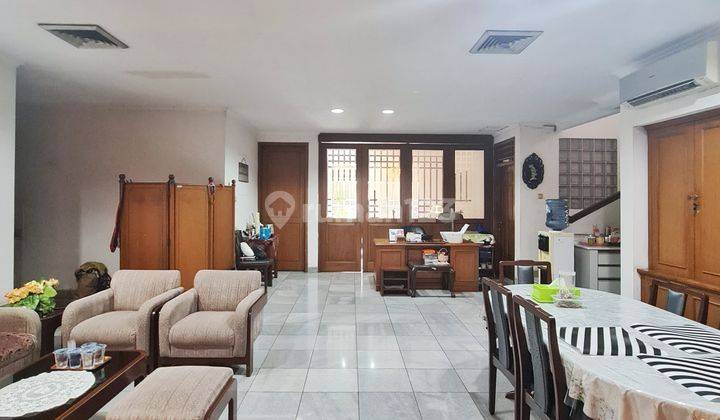 Rumah Cikatomas 2 Lantai Bagus Furnished SHM di Senopati, Jakarta Selatan 2