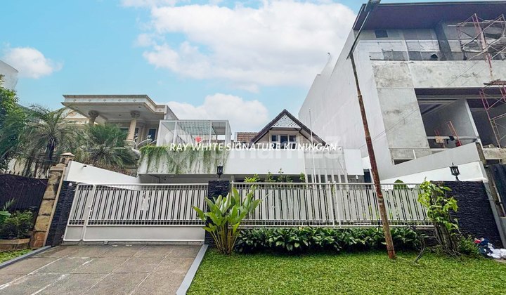 Rumah Mewah Disewakan di Sekolah Duta Dekat RS Pondok Indah Rumah Mewah Disewakan di Sekolah Duta Dekat RS Pondok Indah