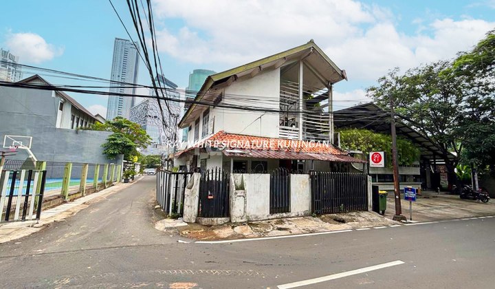 Rumah Tua Hitung Tanah Posisi Hook di Taman Setiabudi Jalan Lebar