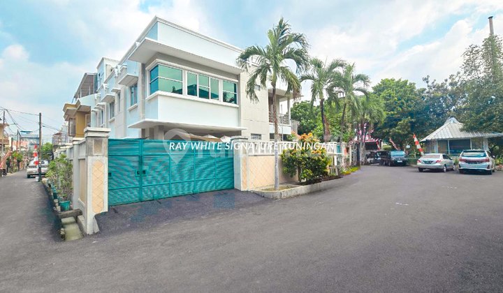 Rumah 3 Lantai Untuk Hunian atau Usaha di Jl Batang Hari Cideng