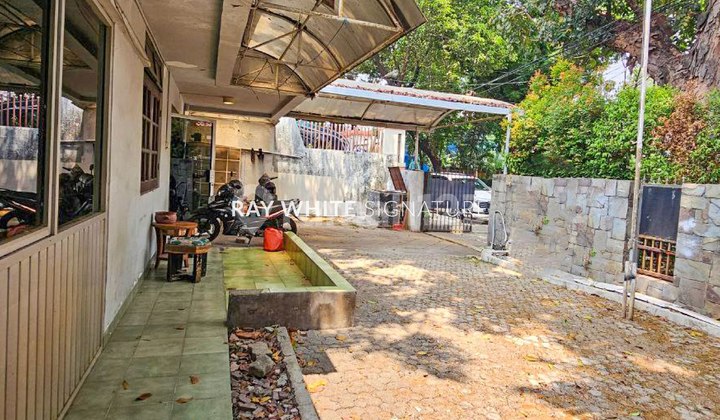 Ready-to-Occupy House Suitable for Living or Investment on Jl Lamandau 3 2