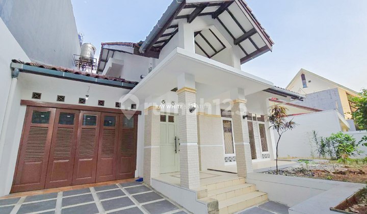 Rumah 2 Lantai Bagus Lokasi Tenang di Jl. Kerinci 8 1