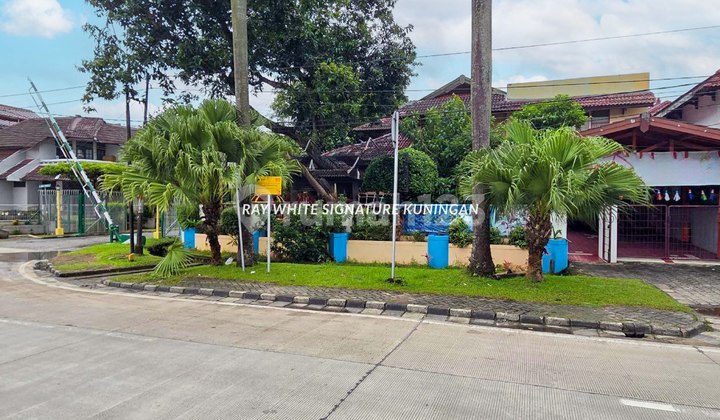 Land and Buildings in Kemang Pratama Raya Suitable for Business