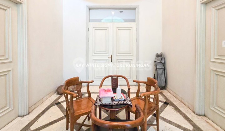 Rumah Mewah Posisi Hook di Jl Denpasar 2 Lokasi Prime Area Tenang 2