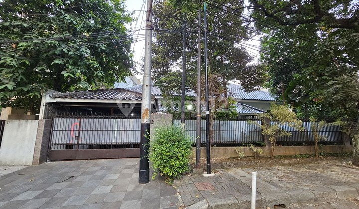 Dijual Rumah Lama Lokasi Prime di Jl Lamandau Raya Kebayoran Baru