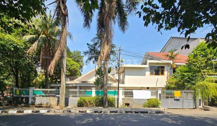 Dijual Rumah Stategis Cocok Untuk Usaha di Jl Darmawangsa Raya 1