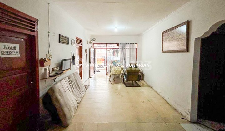 1-Story House on South Karbela Street, Suitable for Business or Boarding 2