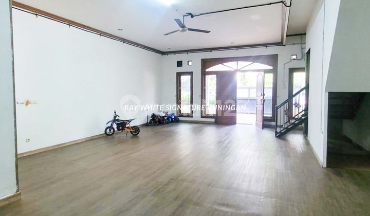 House in Hook Position at Panglima Polim, Suitable for Business or Office Use House in Hook Position at Panglima Polim, Suitable for Business or Office Use