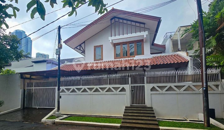 Rumah Siap Huni 2 Lantai Lokasi Prime di Jl Kintamani
