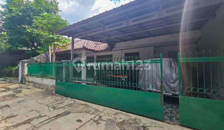 Rumah Lama Terawat Cocok Untuk Kost di Jl Danau Poso Benhil