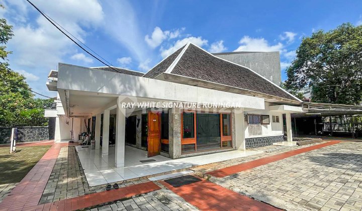 For Rent House Suitable for Office on Jl Hang Lekir Near Senayan
