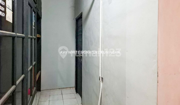 Kost House and Business Kiosk on East Setiabudi Street, Strategic Location 2