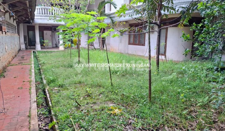 Rumah Tua Cocok Untuk Jadi Town House di Jalan Kelapa Hijau 2