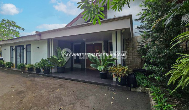 Luxurious Serene House on Jl RS Fatmawati Raya, Ideal for Business