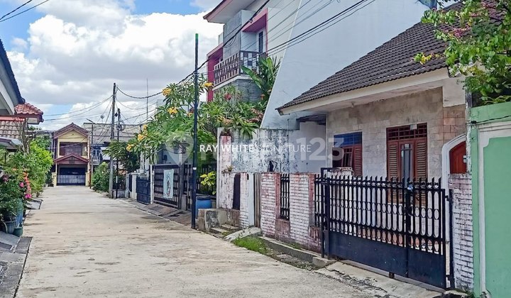 Rumah Lama Terawat di Komplek Jatibening Jl Felisia 2