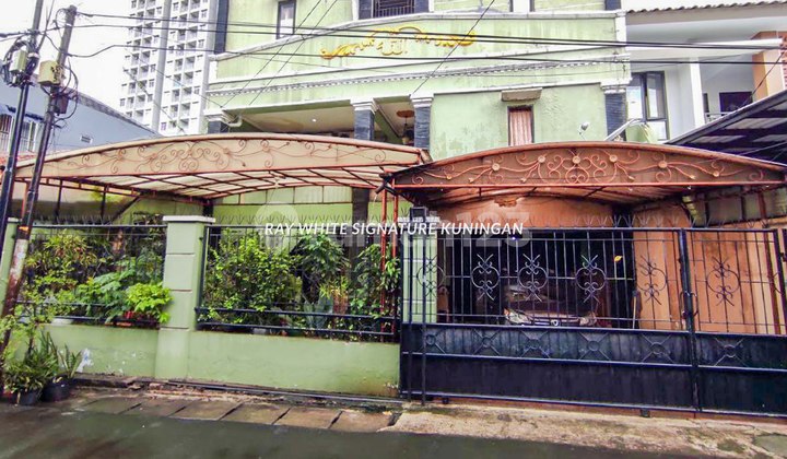 House + Active Boarding with Elite and Strategic Location in Menteng Dalam