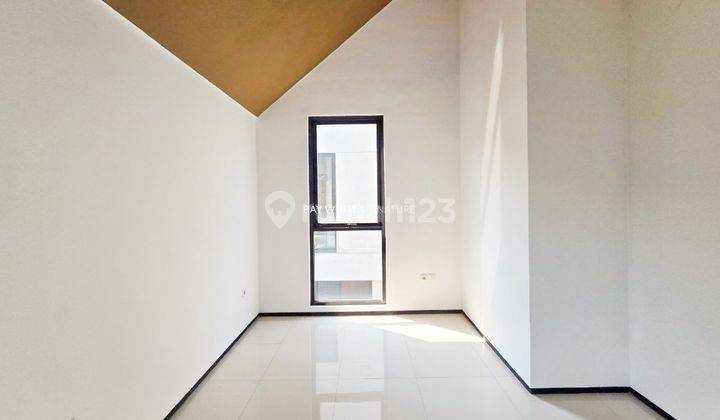 Rumah 2 Lantai Brand New Modern Town House di Jl Raya Tengah 2