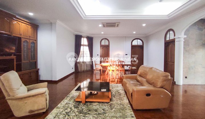 Rumah Mewah Aman dan Nyaman Di Jl Blitar Menteng 2