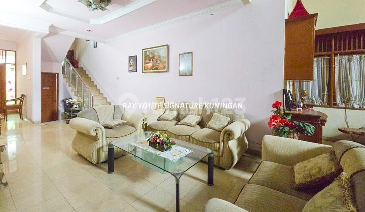 Rumah 2 Lantai Bagus Untuk Hunian Kost atau Office di Jl Lawu 2