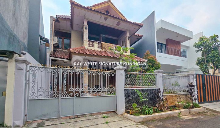 Rumah 2 Lantai Bagus Untuk Hunian Kost atau Office di Jl Lawu