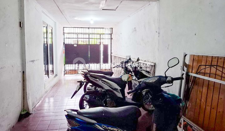 Rumah dan Kost di Tebet Barat Dalam 100 meter ke Jalan Raya