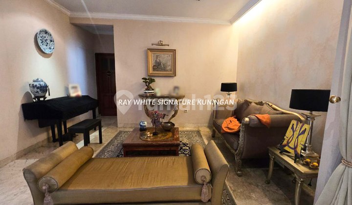 Rumah Untuk Bisnis atau Investasi Lokasi Prime di Suryo Senopati 2