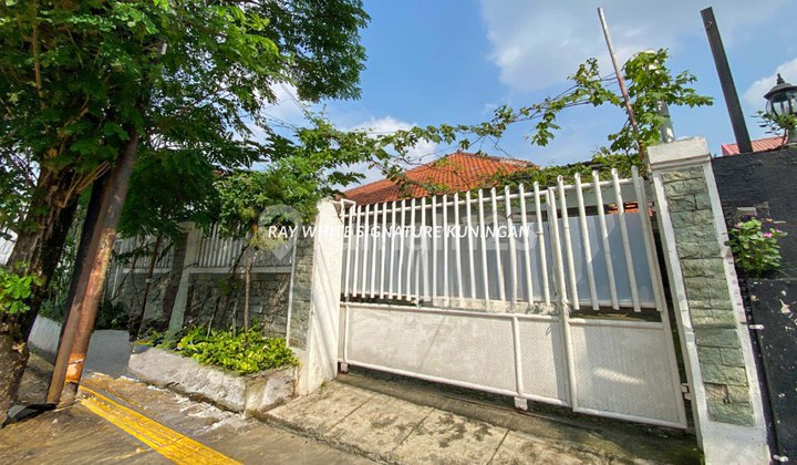 Rumah Cocok Untuk Kantor atau Usaha di Jl Tebet Barat Raya