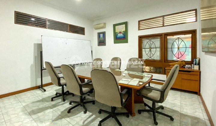 House Suitable for Office or Business on Jl Tebet Barat Raya 2