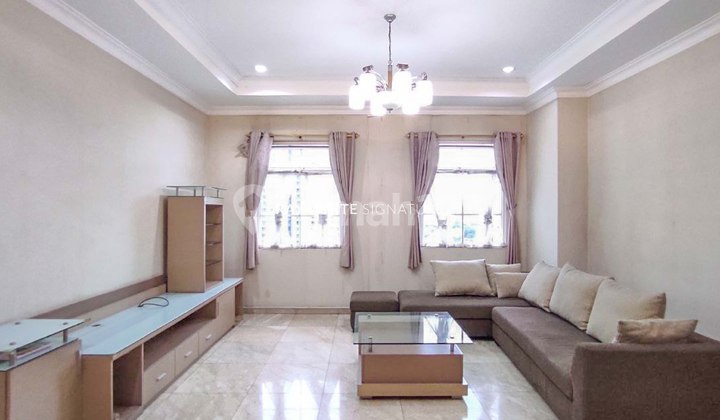 Apartemen Belleza 3 Bedrooms Bisa Disewakan USD 4500 per Tahun
