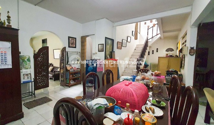 Rumah Lama Terawat 1,5 Lantai di Komplek Elang Malindo 2