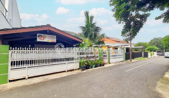 Rumah Lama Terawat 1,5 Lantai di Komplek Elang Malindo 1