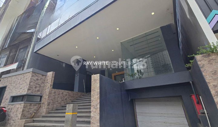 Gedung Perkantoran 8 Lantai di Jl Kh Mas Mansyur
