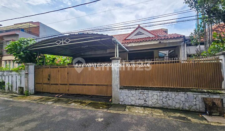 Old 2-Story Strategic House on Kelud Street, Guntur Kuningan - Suitable for Boarding House